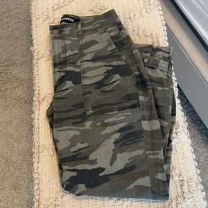 Express Camo High Rise Straight Crop Pants
